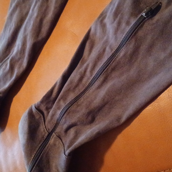 💙🌺Gray Suede Over The Knee Boots - Picture 6 of 14